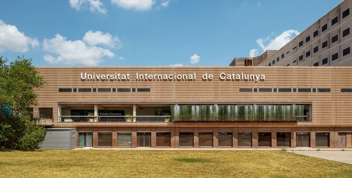 frachada de la universidad internacional de Catalunya