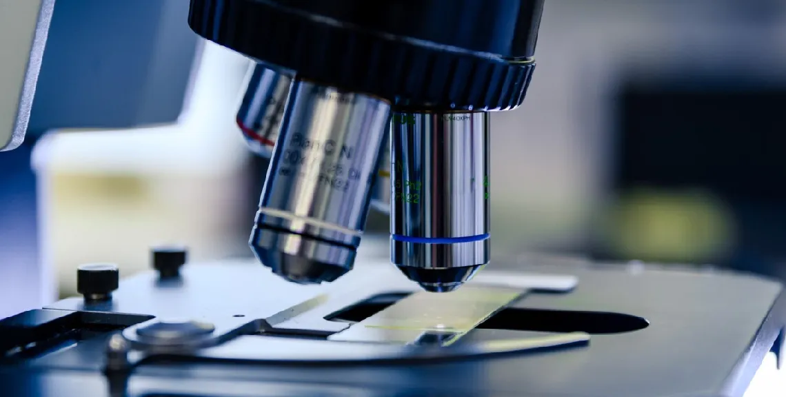 microscopio-celulas-tumorales