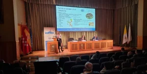 ponente en el escenario del semdes