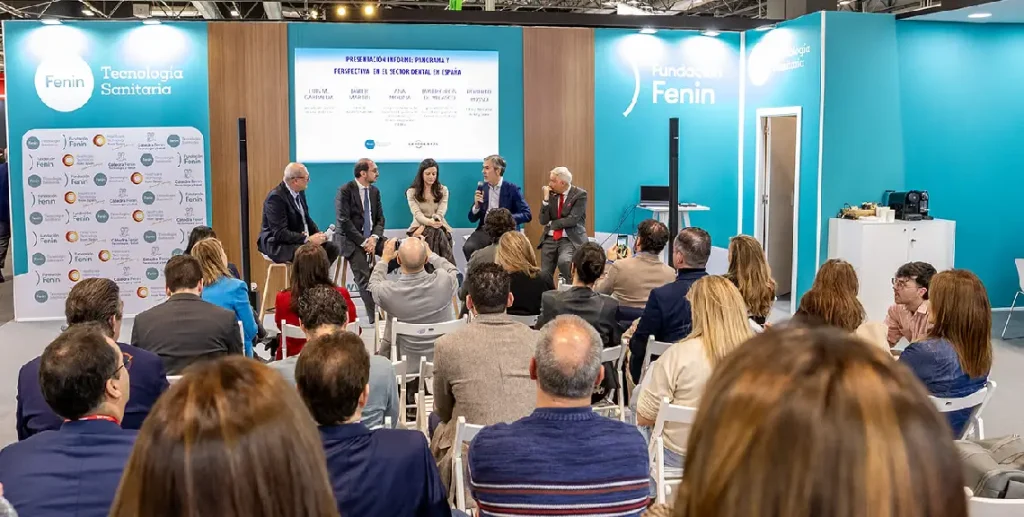 Aspecto del stand de Fenin durante la presentación del informe en Expodental 2026.