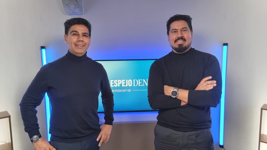 Franklin Vargas, a la derecha, participó recientemente junto a su hermano Américo en el podcast Espejo Dental.