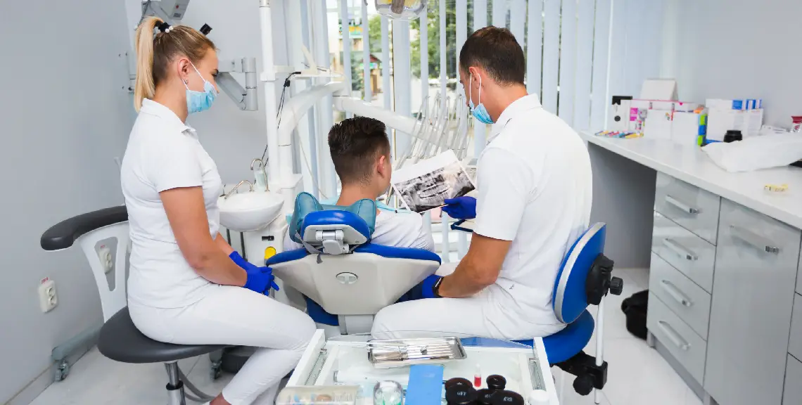Equipo personal de clínica dental