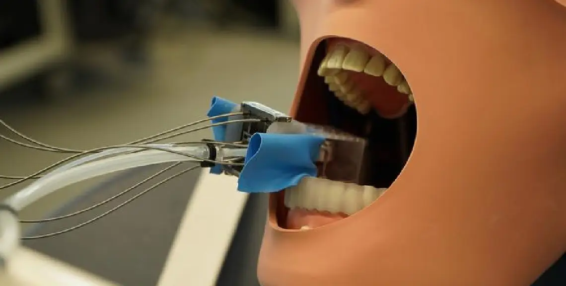 Minirobot dental Universiad Basilea