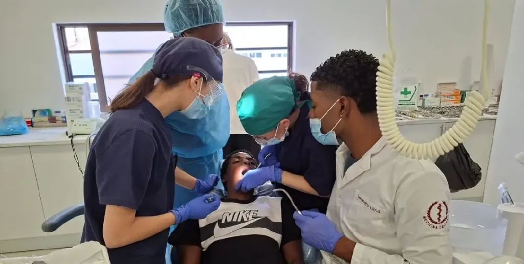 Una de las intervenciones realizadas por el equipo de UIC Barcelona en Cabo Verde.