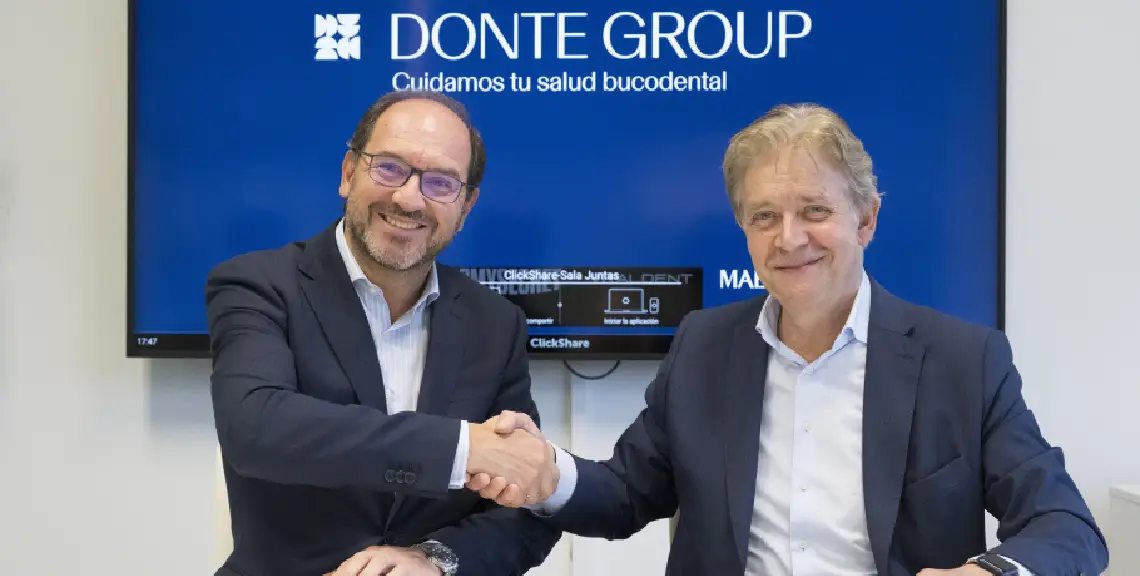 Javier Martín Ocaña, CEO de DONTE GROUP, y Josep Parareda, director de Acción Social de CaixaBank.