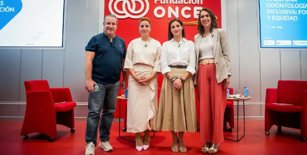 Mesa formación pacientes odontológicos con necesidades especiales